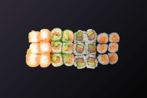 plateau shamisen, 6 pink saumon fromage frais, 6 cali saumon avocat, 6 black saumon, 6 green saumon avocat, rock'n'rolls mtp sushi à montpellier